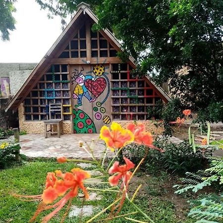 Kokrobite Gardens Restaurant And Guest House Dış mekan fotoğraf
