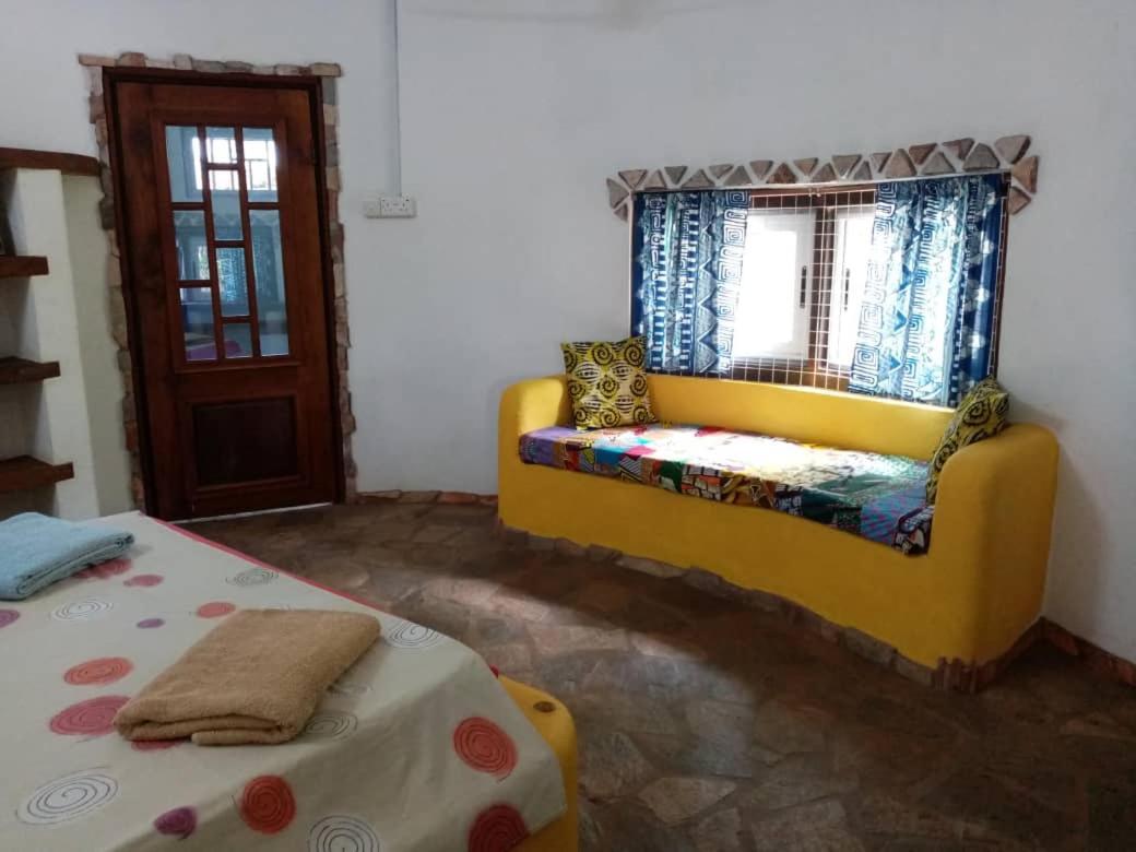Kokrobite Gardens Restaurant And Guest House Dış mekan fotoğraf