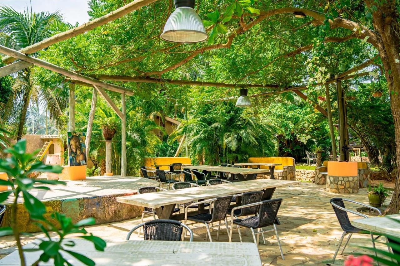 Kokrobite Gardens Restaurant And Guest House Dış mekan fotoğraf
