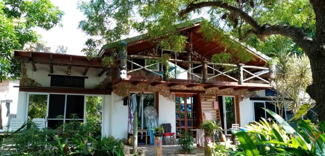 Kokrobite Gardens Restaurant And Guest House Dış mekan fotoğraf