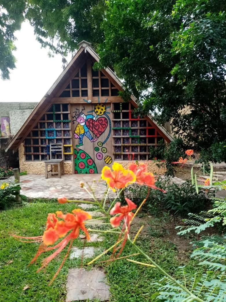 Kokrobite Gardens Restaurant And Guest House Dış mekan fotoğraf